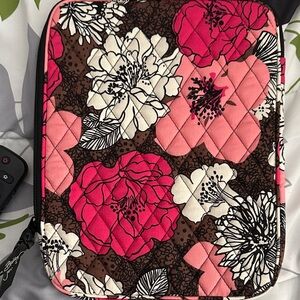Vera Bradley Mocha Rouge pattern Quilted tablet case